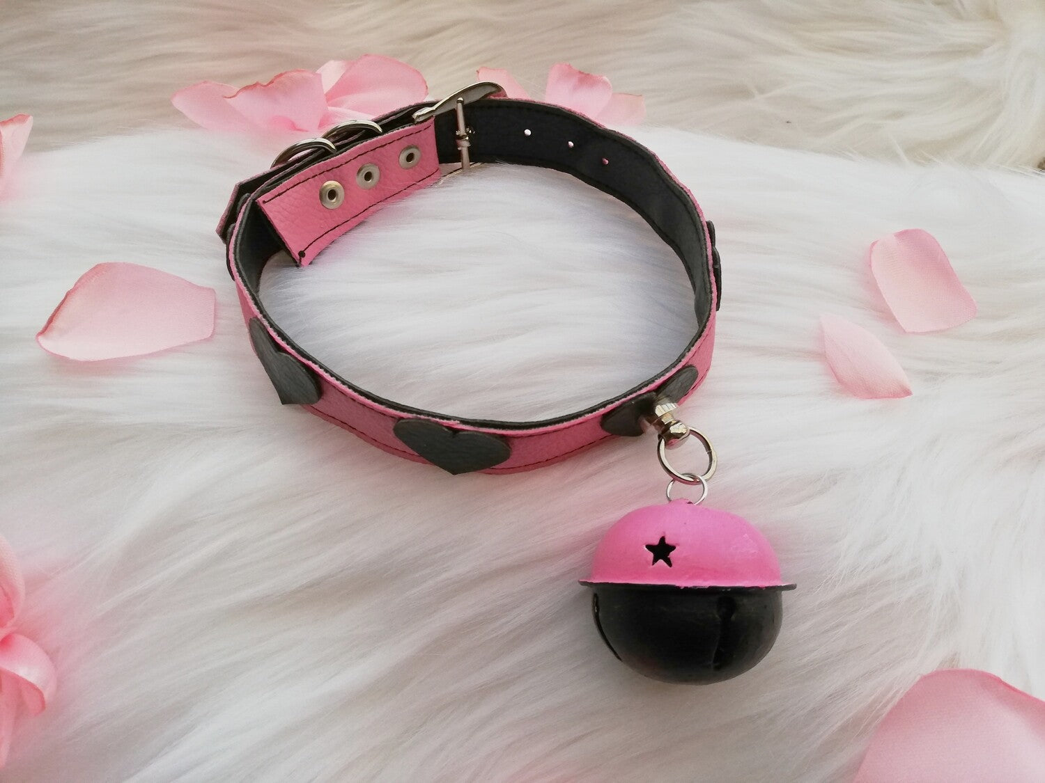 Hearts Big Bell Kitty PU Collar